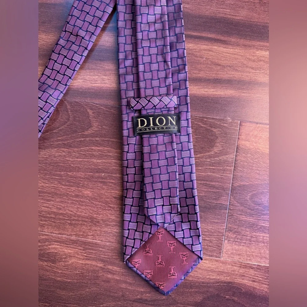 Sophisticated DION Collection Geometric Men's Tie in Rich Purple